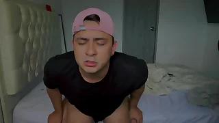 El novio de mi hermana me despierta de la siesta para comerme el culo a pelo porque estaba muy caliente